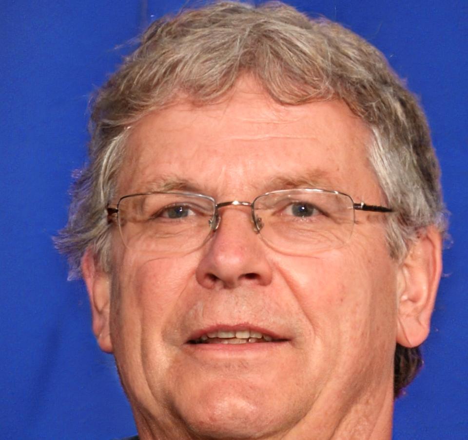 Senior instructor reviewing financial analysis methodology
